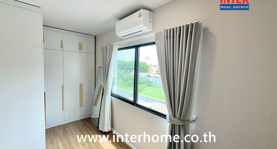 Casa adosada en venta de 3 habitaciones en Bang Khen, Bangkok