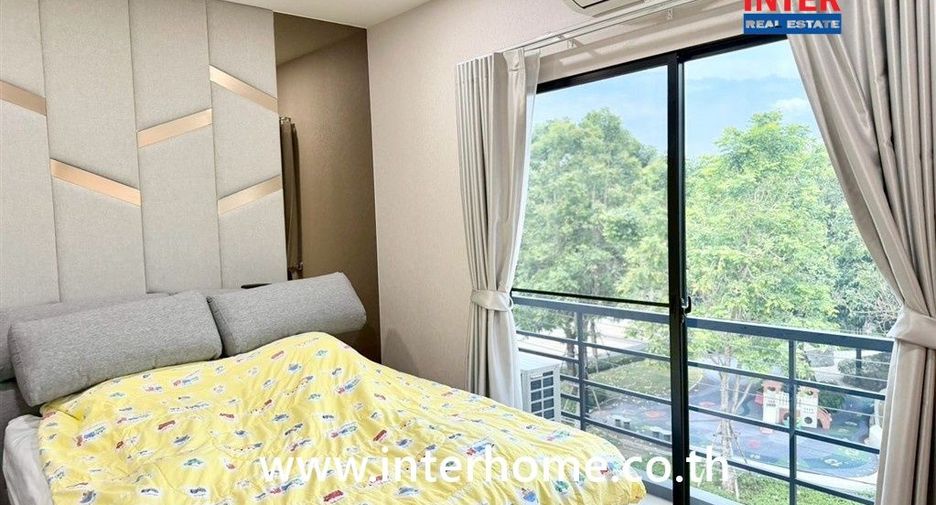 Casa adosada en venta de 3 habitaciones en Bang Khen, Bangkok