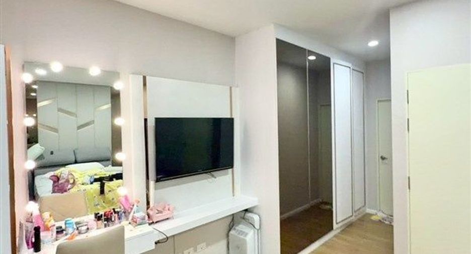 Casa adosada en venta de 3 habitaciones en Bang Khen, Bangkok