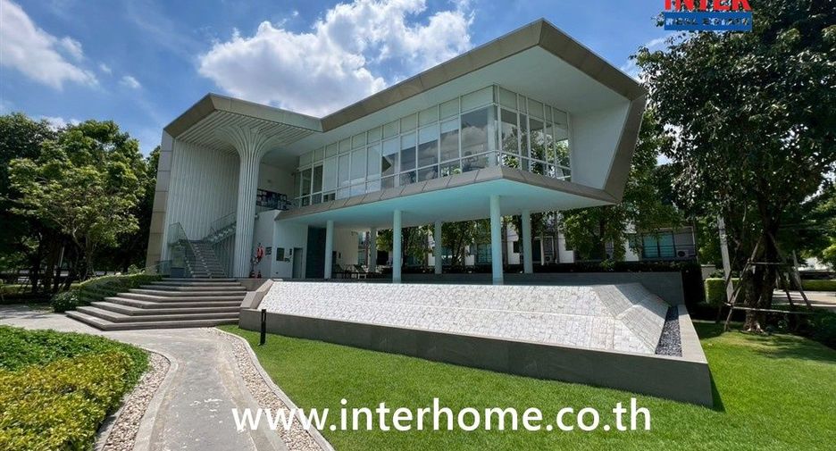 Casa adosada en venta de 3 habitaciones en Bang Khen, Bangkok