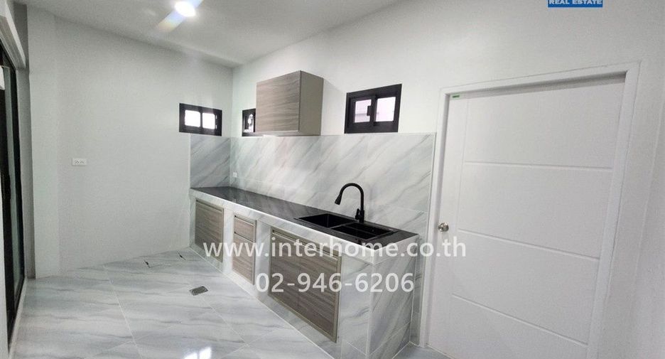 For sale 3 bedrooms townhouse in Bang Khen, Bangkok