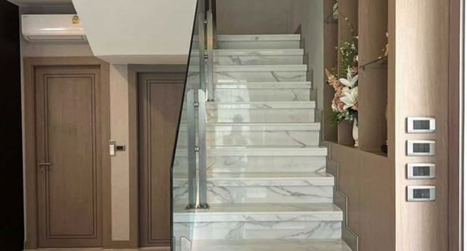 Villa en alquiler y en venta de 4 habitaciones en Huay Yai, Pattaya