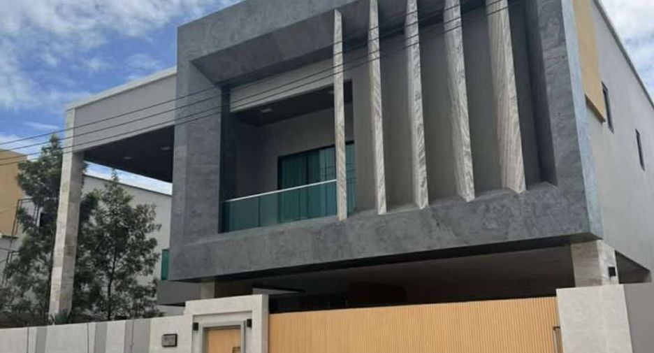 Villa en alquiler y en venta de 4 habitaciones en Huay Yai, Pattaya
