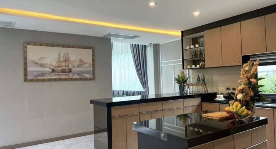 Villa en alquiler y en venta de 4 habitaciones en Huay Yai, Pattaya