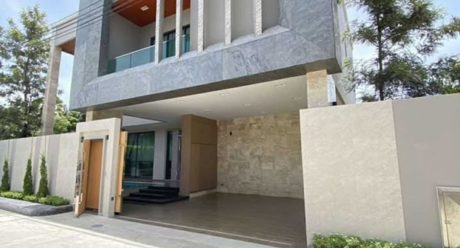 Villa en alquiler y en venta de 4 habitaciones en Huay Yai, Pattaya