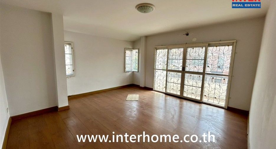 For sale 3 bedrooms house in Bang Sao Thong, Samut Prakan