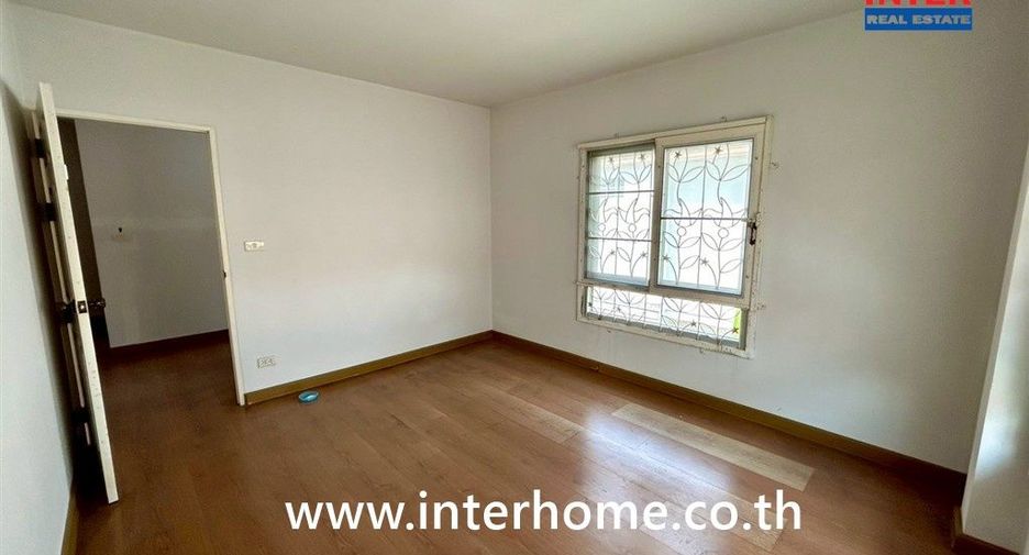 For sale 3 bedrooms house in Bang Sao Thong, Samut Prakan