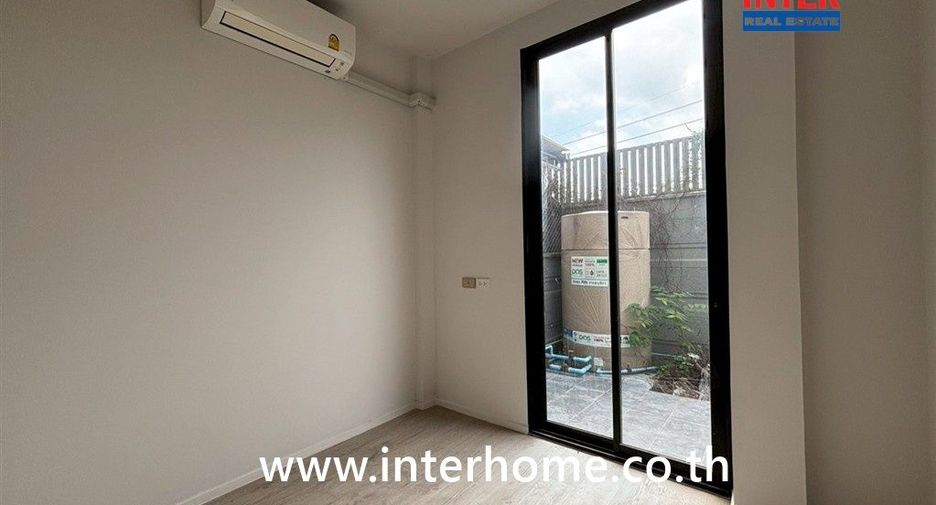 For sale 3 bedrooms townhouse in Don Mueang, Bangkok