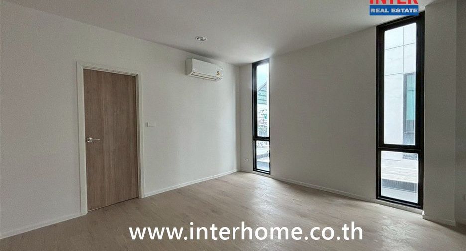 For sale 3 bedrooms townhouse in Don Mueang, Bangkok