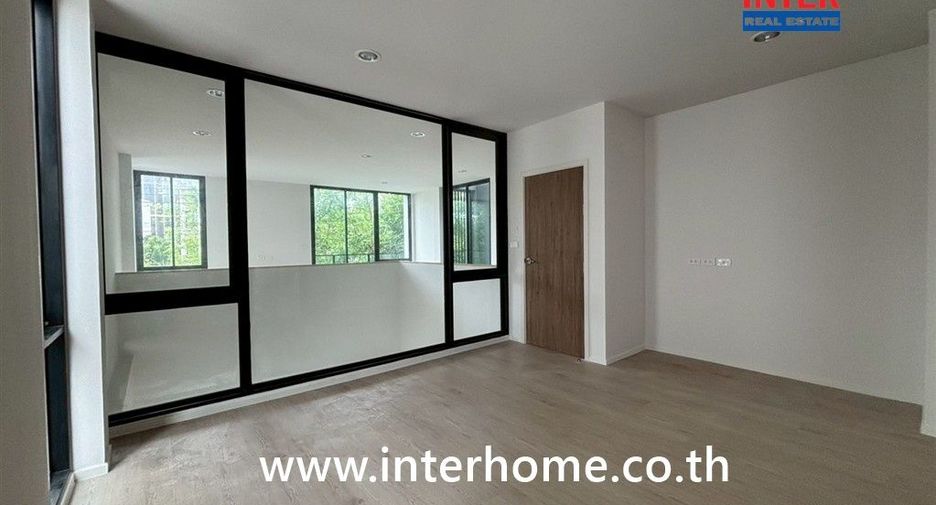 For sale 3 bedrooms townhouse in Don Mueang, Bangkok