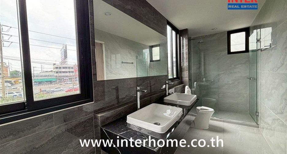 For sale 3 bedrooms townhouse in Don Mueang, Bangkok