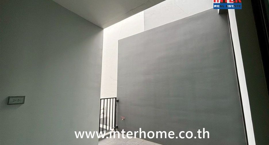 For sale 3 bedrooms townhouse in Don Mueang, Bangkok