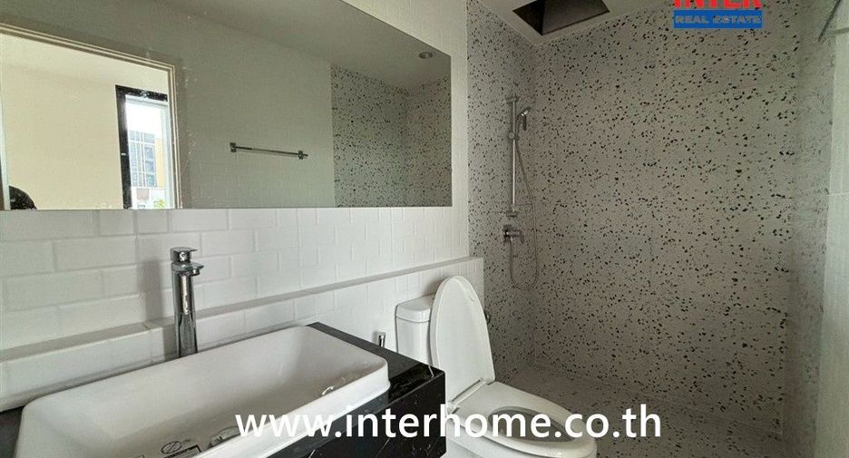 For sale 3 bedrooms townhouse in Don Mueang, Bangkok