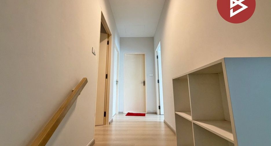 Casa adosada en venta de 3 habitaciones en Mueang Samut Prakan, Samut Prakan