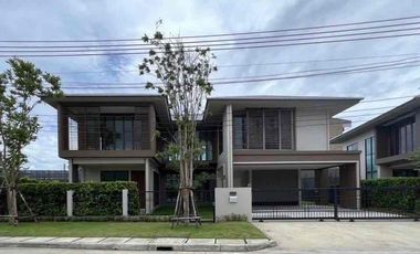 For rent 4 bedrooms house in Bang Kapi, Bangkok