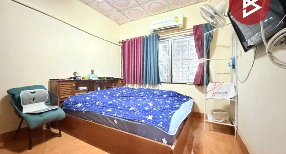 Casa adosada en venta de 2 habitaciones en Phra Pradaeng, Samut Prakan