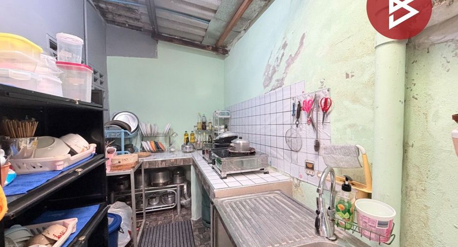Casa adosada en venta de 2 habitaciones en Phra Pradaeng, Samut Prakan