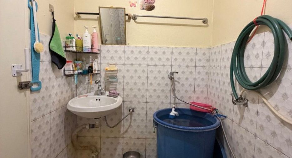 Casa adosada en venta de 2 habitaciones en Phra Pradaeng, Samut Prakan