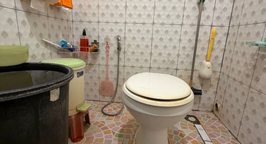 Casa adosada en venta de 2 habitaciones en Phra Pradaeng, Samut Prakan