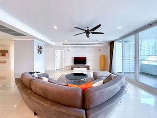 For sale 3 bedrooms condo in Watthana, Bangkok