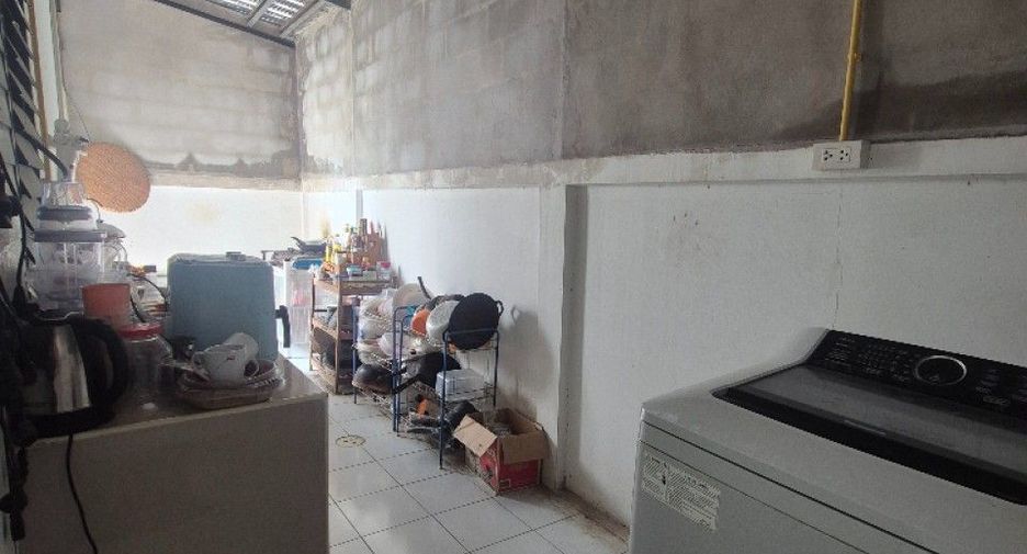 Casa adosada en venta de 3 habitaciones en Mueang Chon Buri, Chonburi