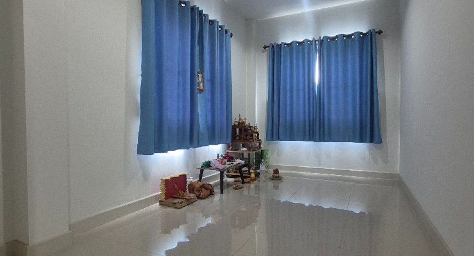 Casa adosada en venta de 3 habitaciones en Mueang Chon Buri, Chonburi