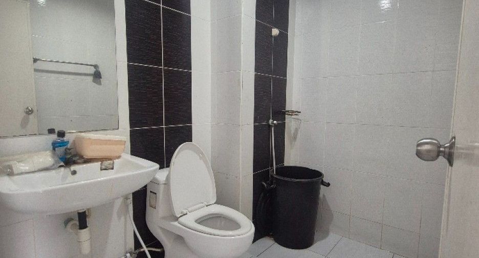 Casa adosada en venta de 3 habitaciones en Mueang Chon Buri, Chonburi