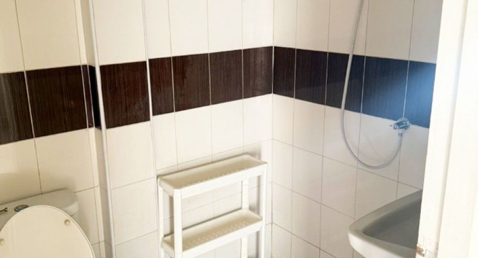 Local comercial en venta de 3 habitaciones en Mueang Chon Buri, Chonburi