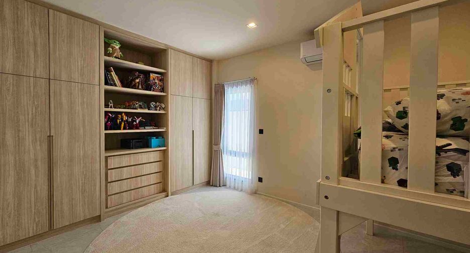 For sale 4 bedrooms house in East Pattaya, Pattaya