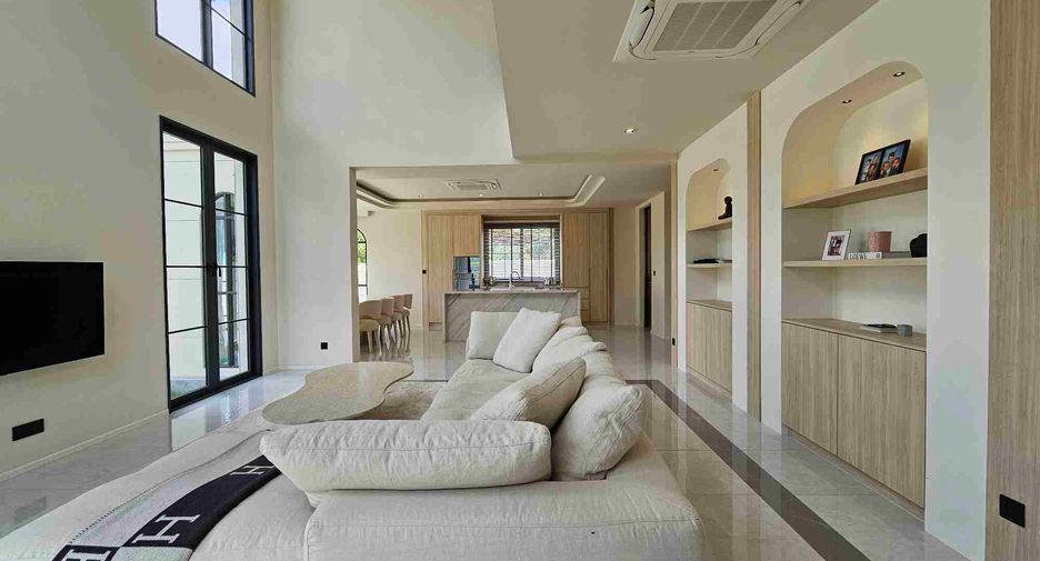 For sale 4 bedrooms house in East Pattaya, Pattaya
