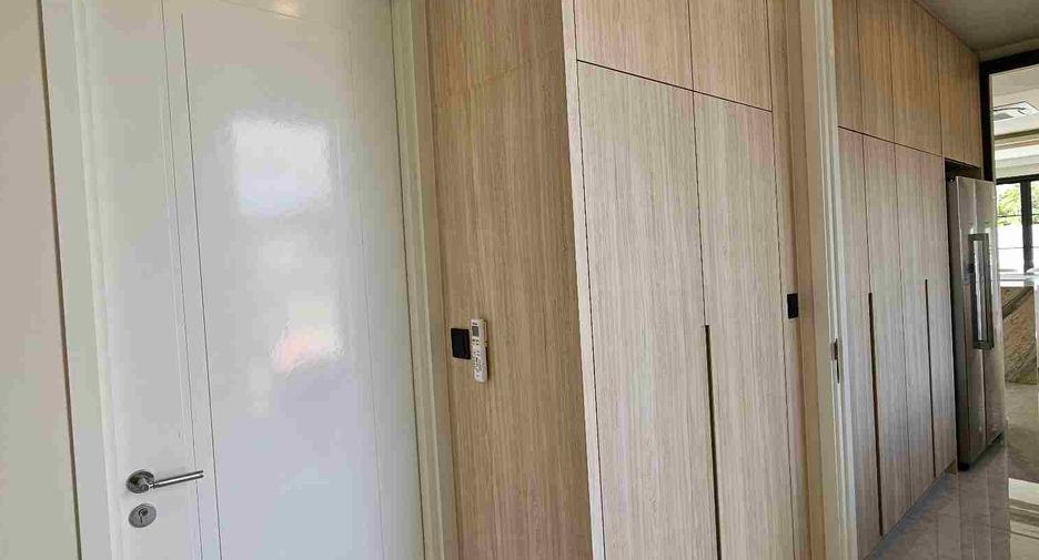 For sale 4 bedrooms house in East Pattaya, Pattaya