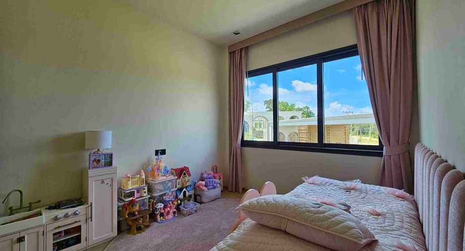 For sale 4 bedrooms house in East Pattaya, Pattaya