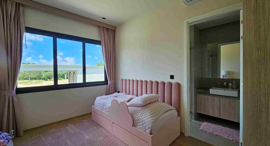 For sale 4 bedrooms house in East Pattaya, Pattaya