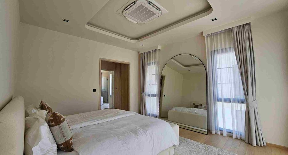 For sale 4 bedrooms house in East Pattaya, Pattaya
