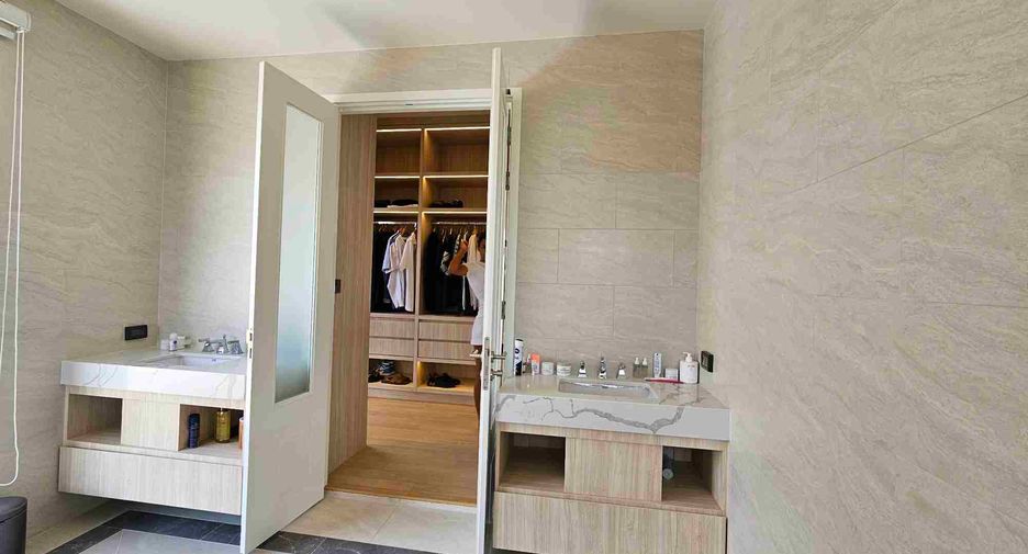 For sale 4 bedrooms house in East Pattaya, Pattaya