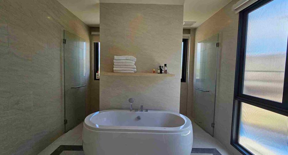 For sale 4 bedrooms house in East Pattaya, Pattaya
