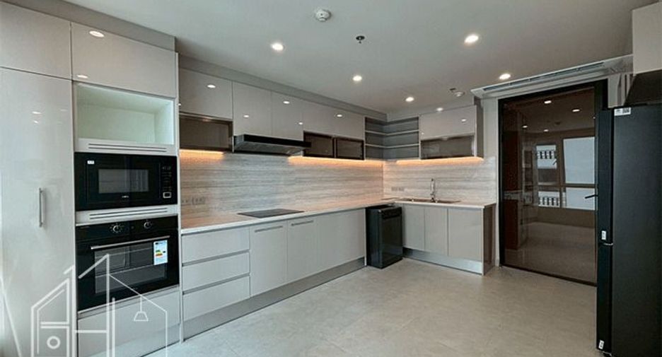 Condo en alquiler de 4 habitaciones en Khlong Toei, Bangkok