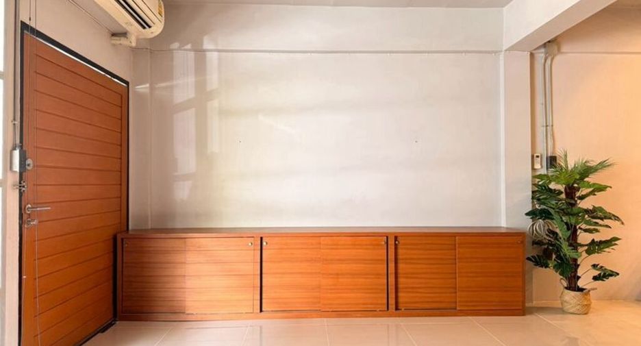 Reihenhaus zur Miete mit 2 Zimmer in Wang Thonglang, Bangkok
