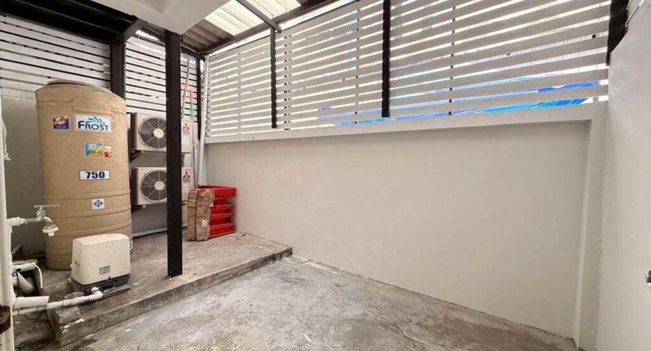 Reihenhaus zur Miete mit 2 Zimmer in Wang Thonglang, Bangkok