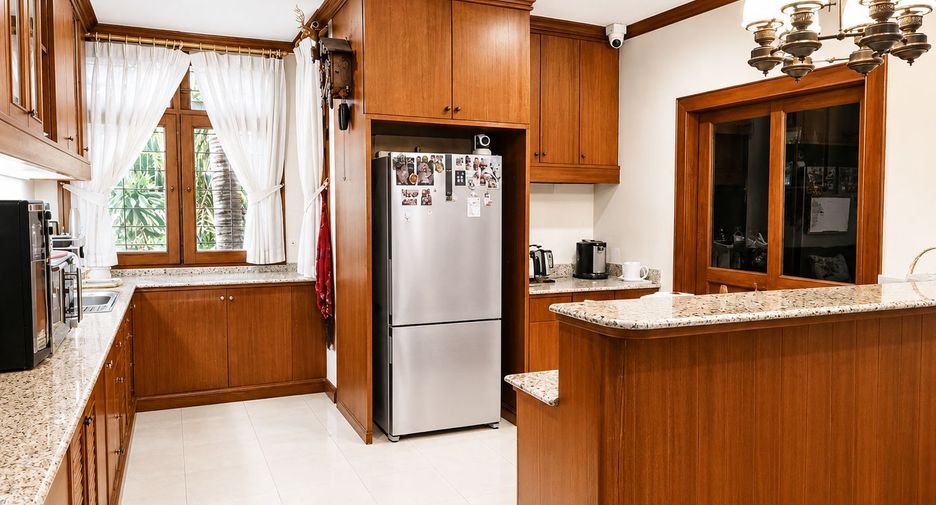For sale 3 bedrooms house in Chatuchak, Bangkok