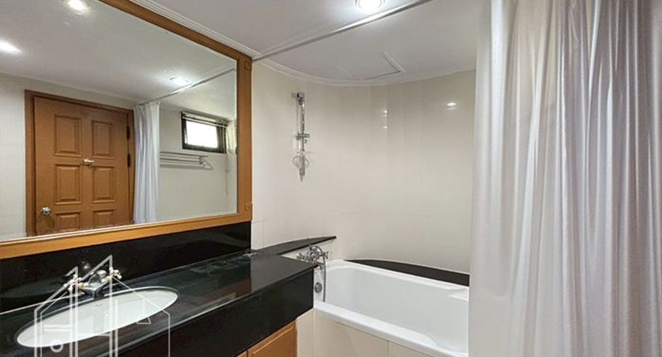 Condo en alquiler de 4 habitaciones en Watthana, Bangkok