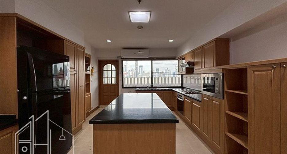 Condo en alquiler de 4 habitaciones en Watthana, Bangkok