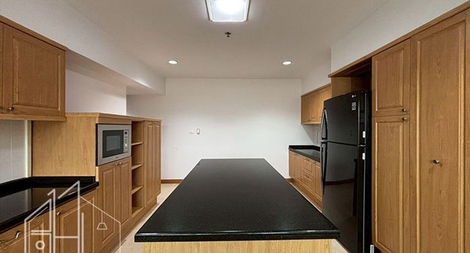 Condo en alquiler de 4 habitaciones en Watthana, Bangkok
