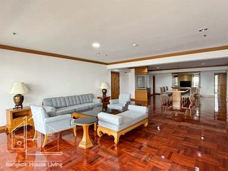 For rent 4 ベッドルーム condo in Watthana, Bangkok