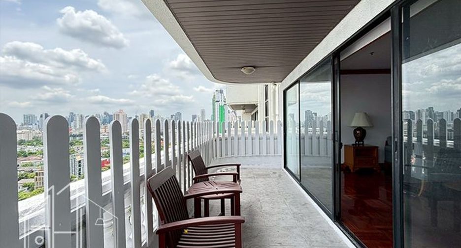 Condo en alquiler de 4 habitaciones en Watthana, Bangkok