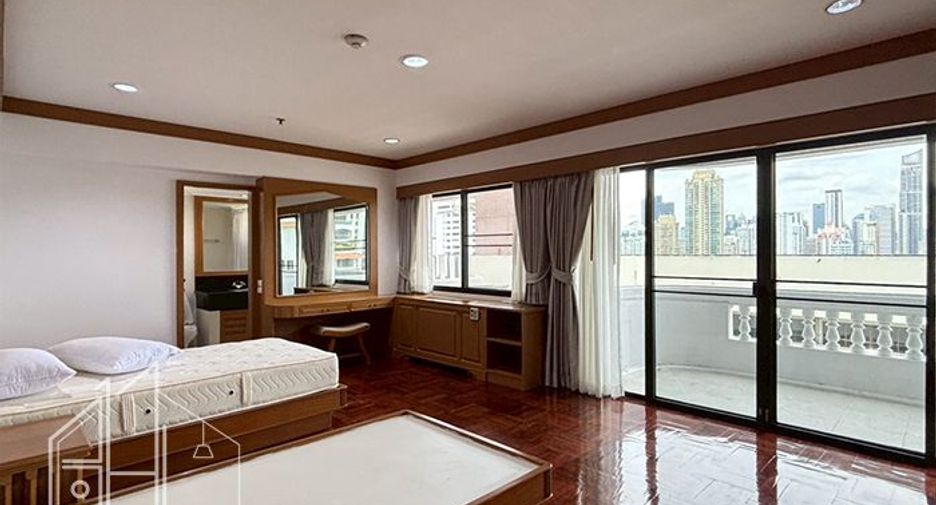 Condo en alquiler de 4 habitaciones en Watthana, Bangkok