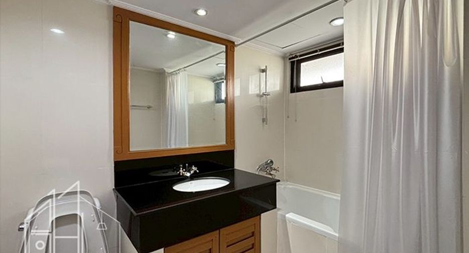 Condo en alquiler de 4 habitaciones en Watthana, Bangkok