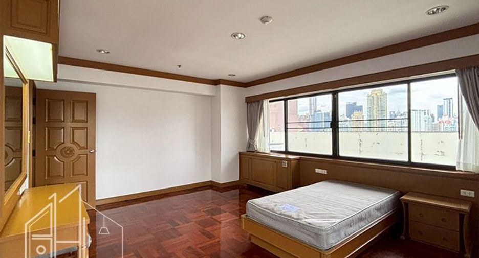 Condo en alquiler de 4 habitaciones en Watthana, Bangkok