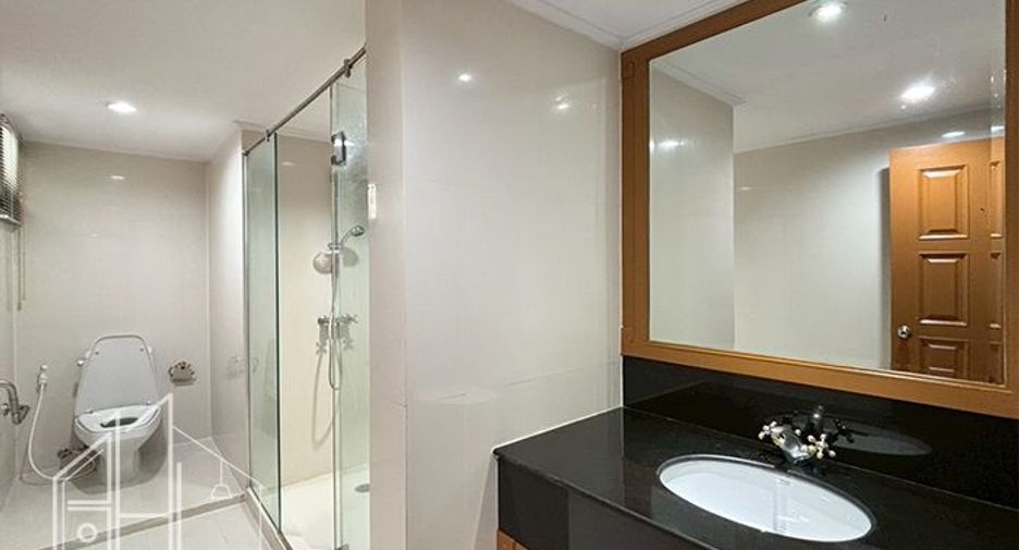 Condo en alquiler de 4 habitaciones en Watthana, Bangkok