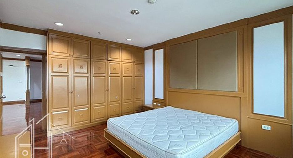 Condo en alquiler de 4 habitaciones en Watthana, Bangkok